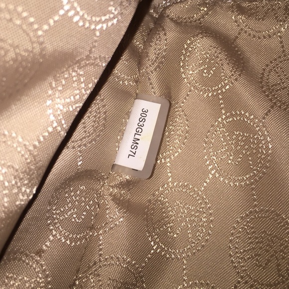 Sold. 🎉Host Pick💐Michael Kors Selma - Picture 4 of 4