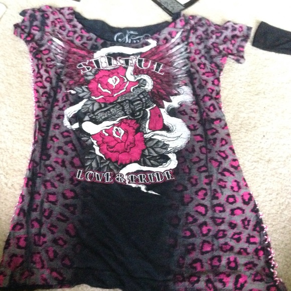 Sinful tee with cheetah print and rose gun design