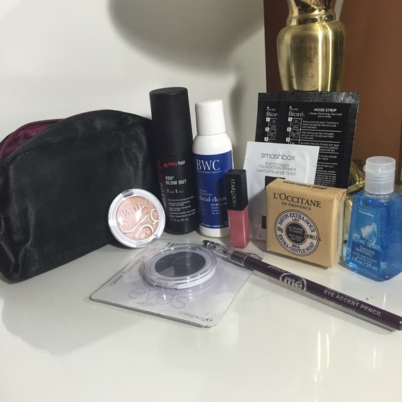 Make up bag full of goodies !
