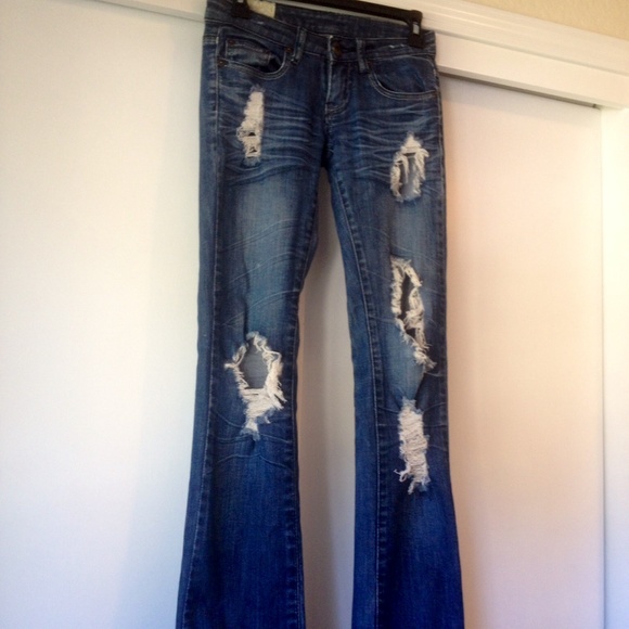 Ripped/distressed jeans