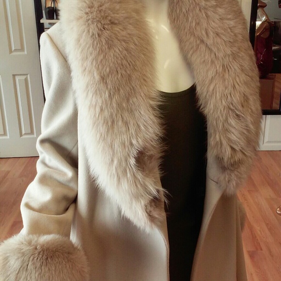 SOLD!!!!!! Vintage Trench Coat - Picture 3 of 3