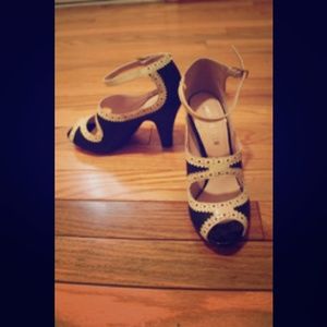 Brand New Chelsea Crew Heels, spectator style-sz 6