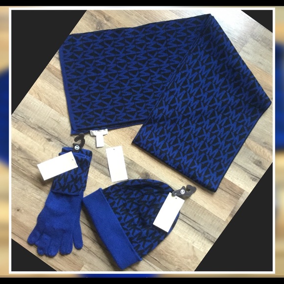MICHAEL Michael Kors Accessories - ✂️ @decheneau Kors 💙Scarf/Gloves/Hat