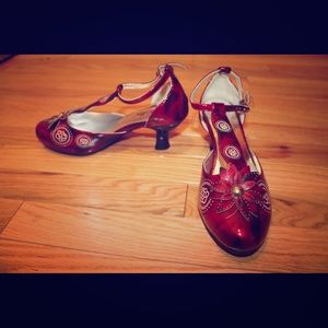 Brand New Ann Creek Kitten Heel, size 6.