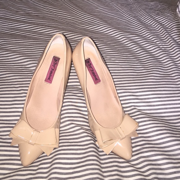 ‼️Just Reduced‼️ Bow Pumps!