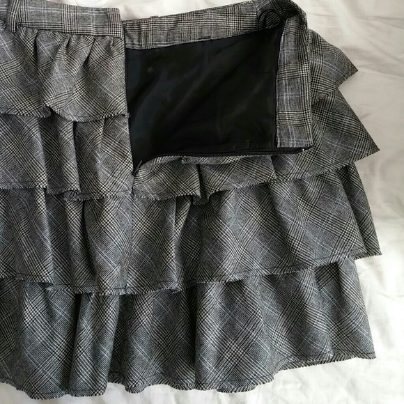 Sold Jcrew wool ruffle skirt - Picture 4 of 4