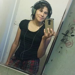 Meet your Posher, Elia