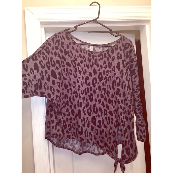 Grey cheetah print shirt