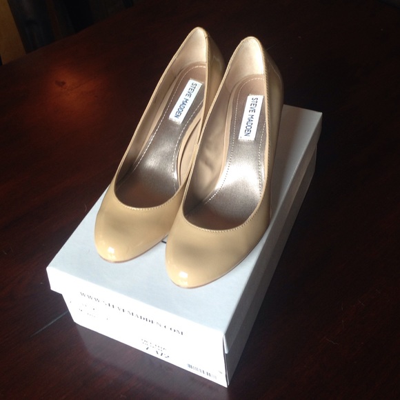 Steve Madden Ulltra blush patent leather heels