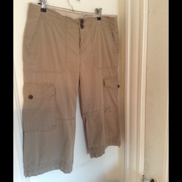 Banana Republic Khaki Cropped Cargo Capris Size 10