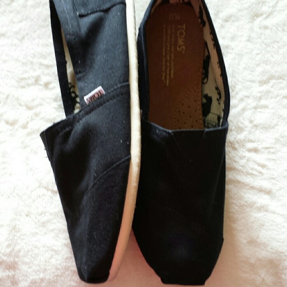 Sold -- Toms - Picture 2 of 3