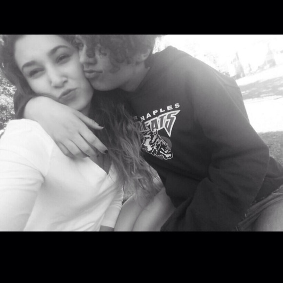 Meet your posher/seller - Picture 2 of 4