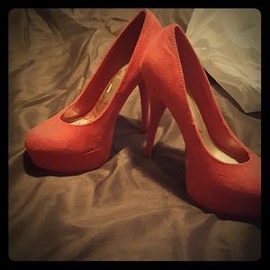 Red pumps