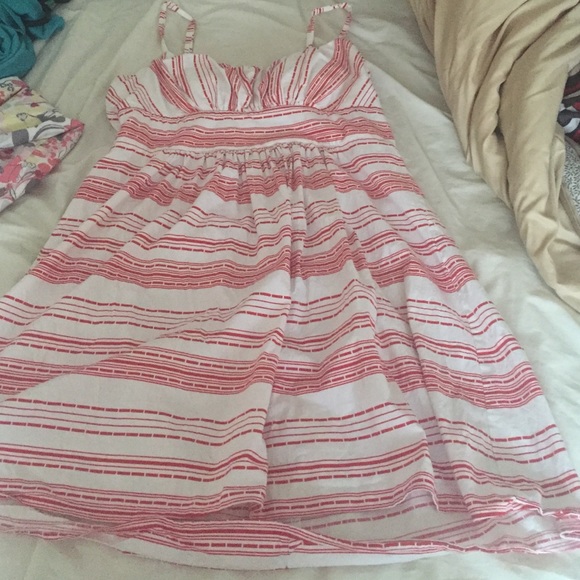 B.Smart red and white dress