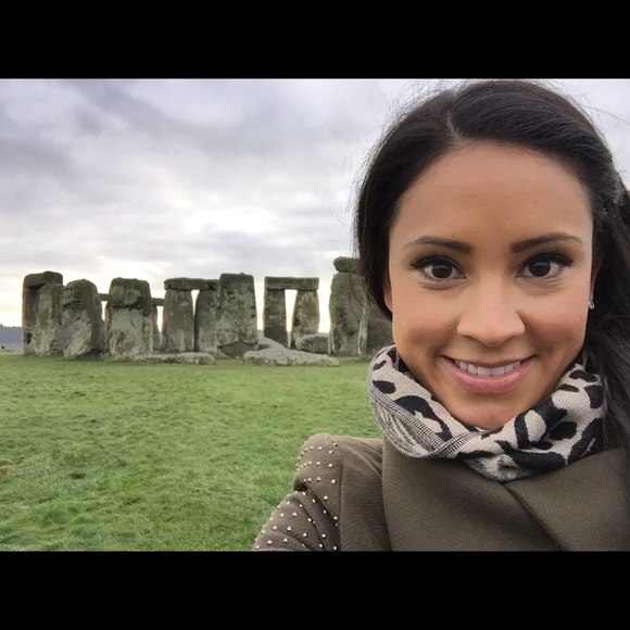 Meet your Posher Amanda - Suggested Seller - Picture 2 of 4