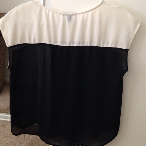 Blouse - Picture 2 of 3