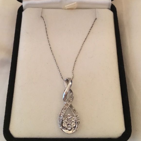 Sterling Silver & diamond pendent necklace - Picture 2 of 3