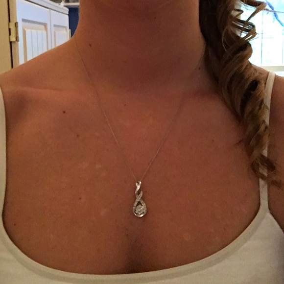 Sterling Silver & diamond pendent necklace - Picture 3 of 3