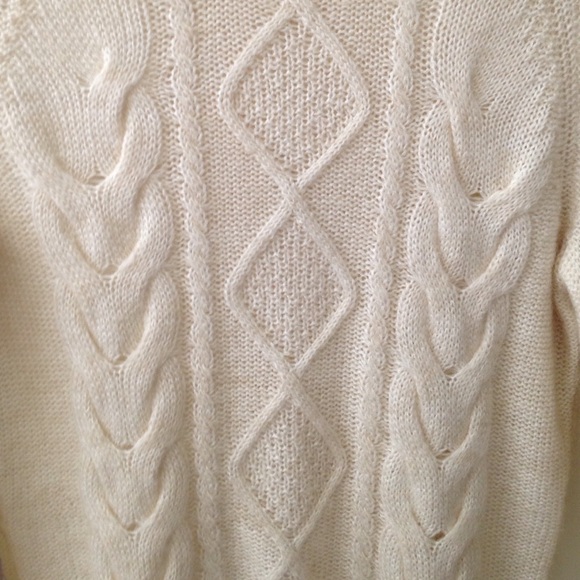 sweater - Picture 4 of 4