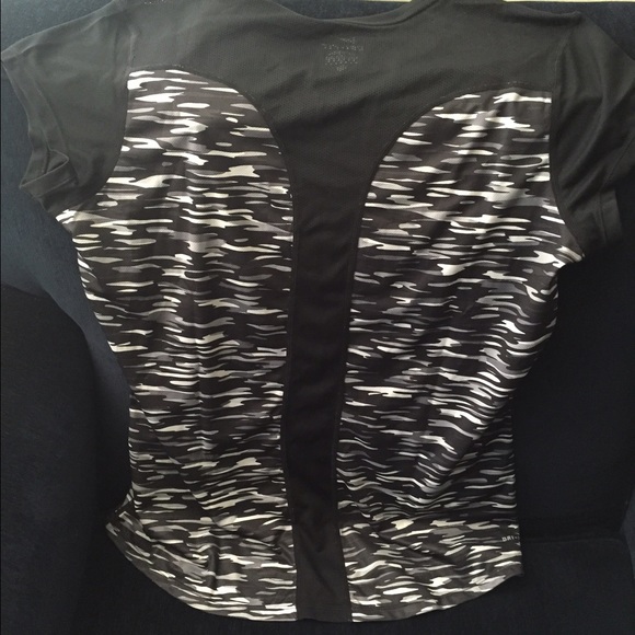 ❗️SOLD❗️Nike Dry Fit women's top - Picture 3 of 4