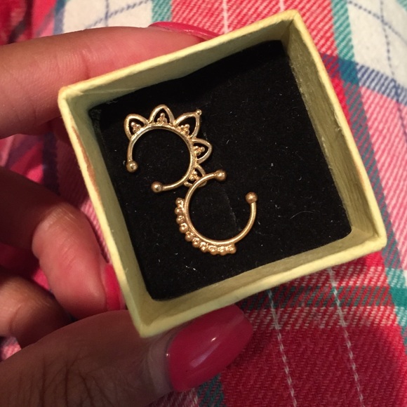 Urban Outfitters Accessories - Faux Septum piercing