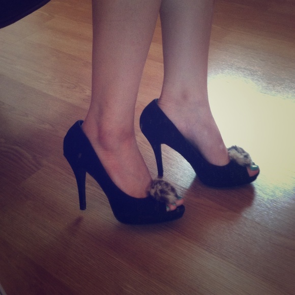 Dollhouse Pom Pom high heels size 8.5 - Picture 1 of 2