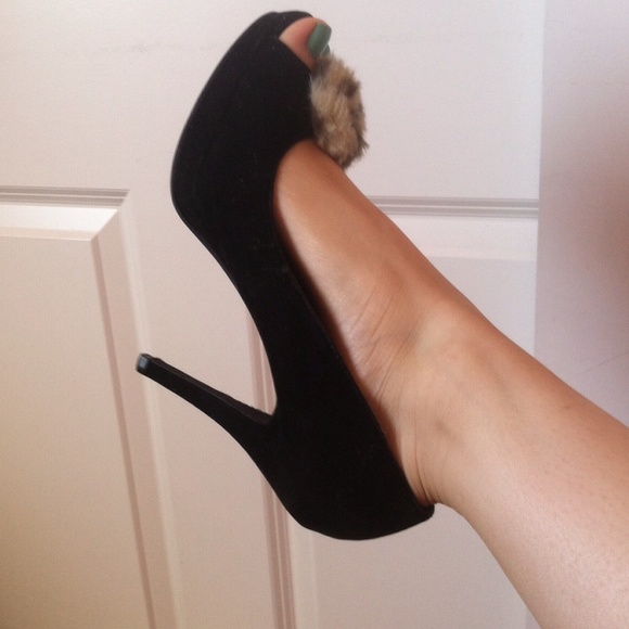 Dollhouse Pom Pom high heels size 8.5 - Picture 2 of 2