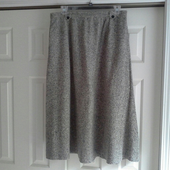 Orvis black and white speckled skirt