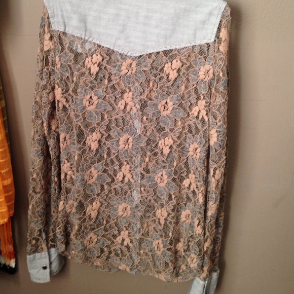 Dressy button up shirt . - Picture 3 of 4