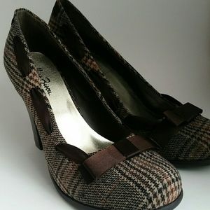 Brown plain heels