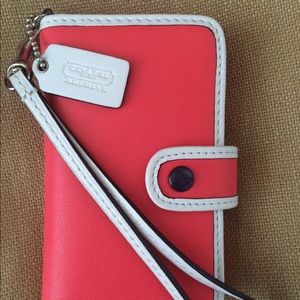 Coach iPhone 4 wristlet wallet