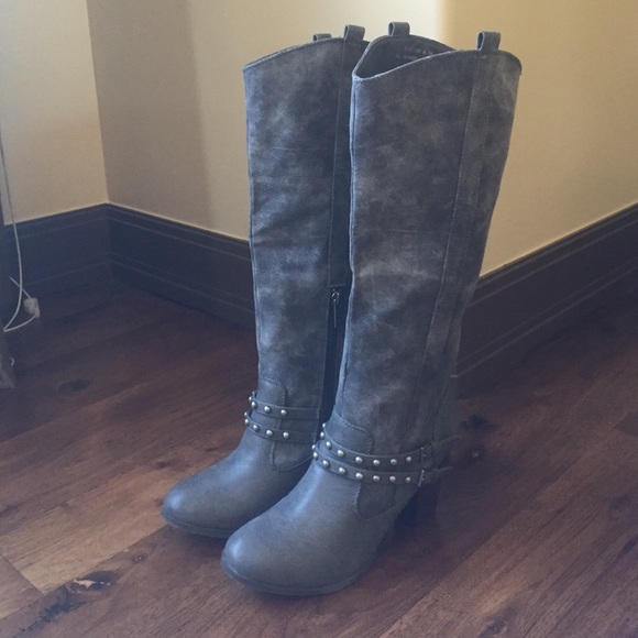 Gray heeled boots