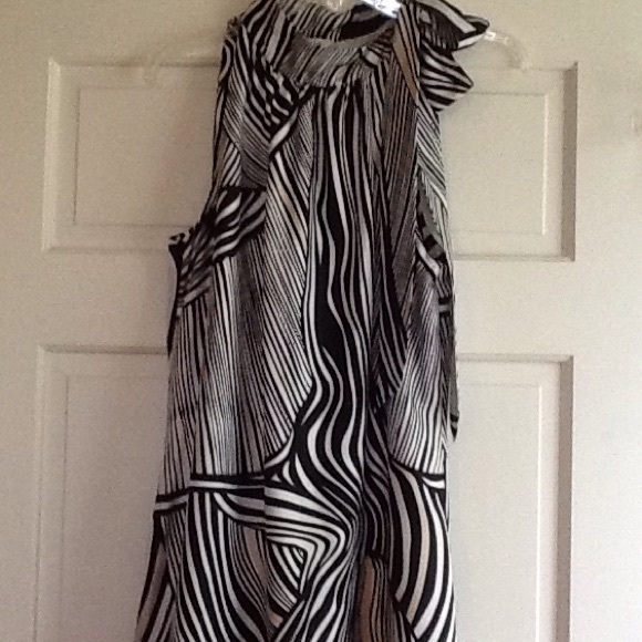 Sleeveless, black/white/tan Dress