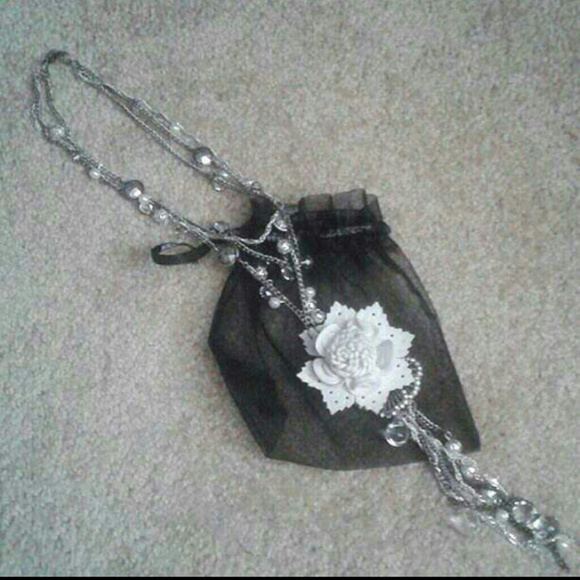 Express statement necklace
