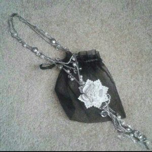 Express statement necklace