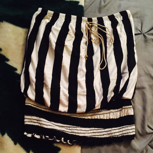 Black and white strip strapless shirt