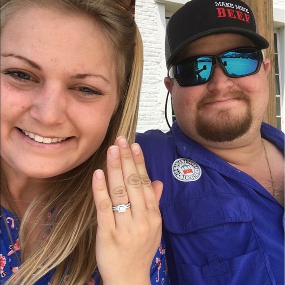 Meet your Posher, Kayla - Picture 2 of 3