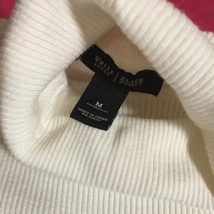 White House Black Market Sz M Cream Short Sleeve