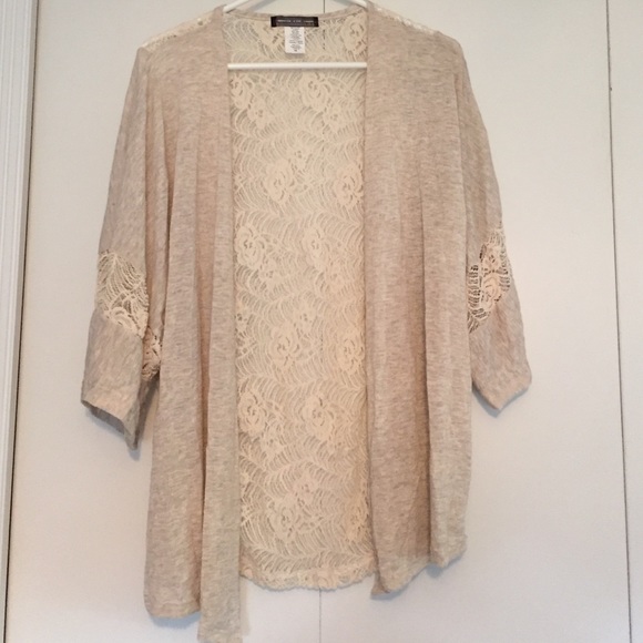 Lace accent flowy cardi