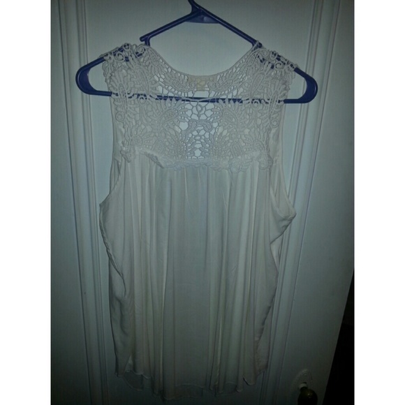 Dressy embroidered top - Picture 2 of 2