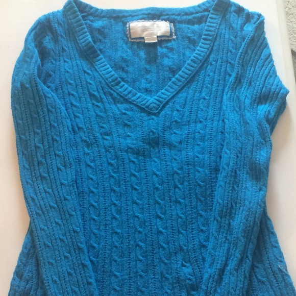 Last Chance! AE sweater bundle. Both mediums. - Picture 3 of 4