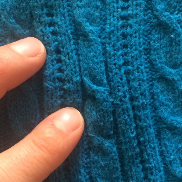 Last Chance! AE sweater bundle. Both mediums. - Picture 4 of 4