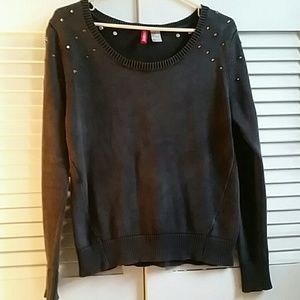 Spiked dark gray crew neck