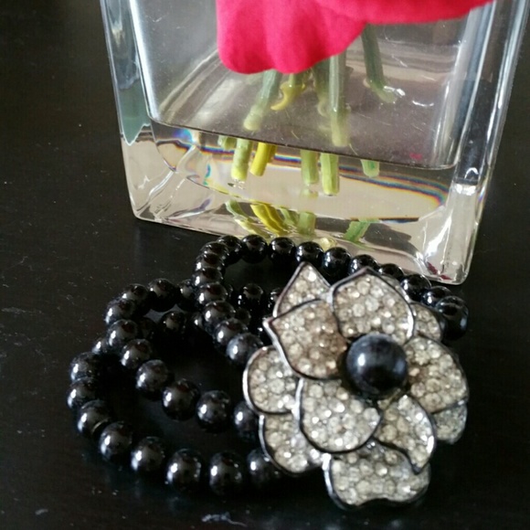 Pretty Flower Bracelet - Picture 1 of 1