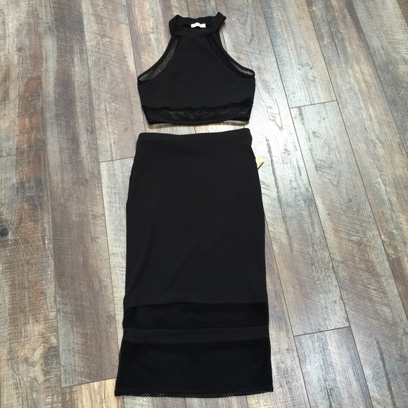 Set (crop top/midi skirt)