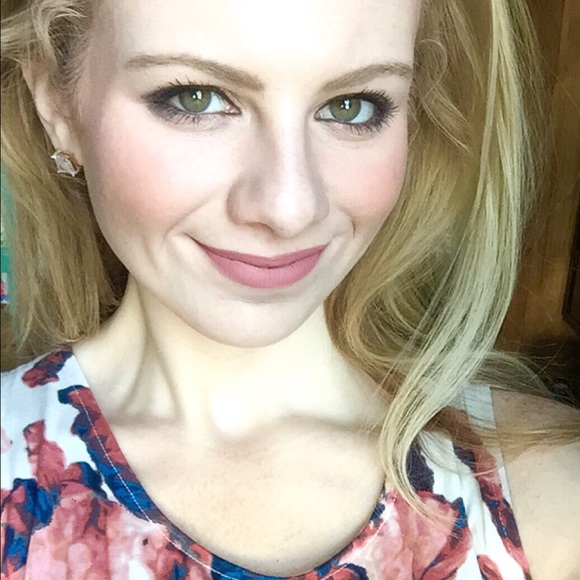 Meet your Posher, Hannah - Picture 2 of 3