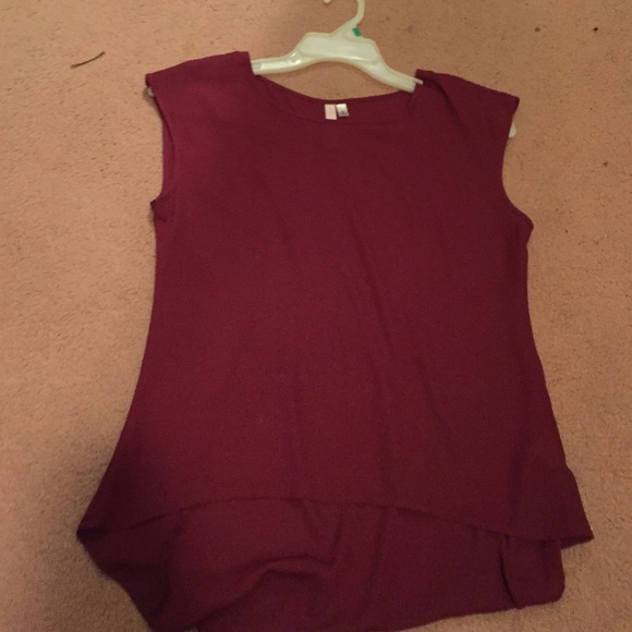 Burgundy Polyester top with slit back.