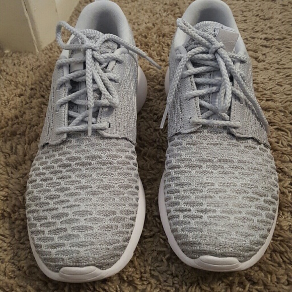 -SOLD- Nike Flyknit Roshe Run