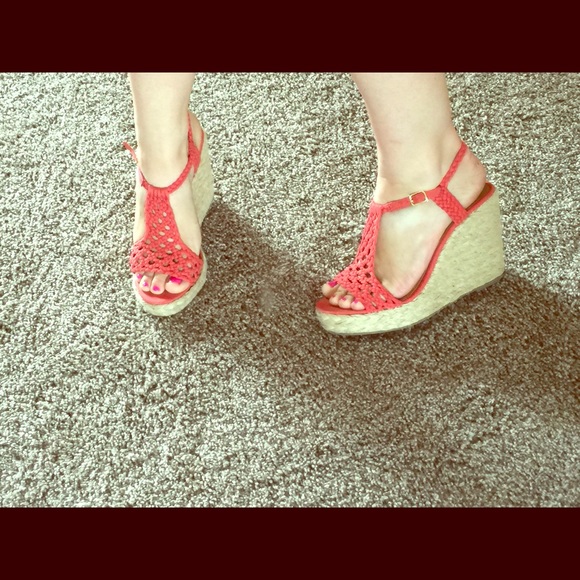 Steve Madden Shoes - ❌SOLD in bundle❌Steve Madden wedge sandals.