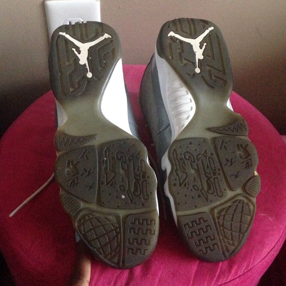 Cool Grey 9s 🕧 - Picture 3 of 4